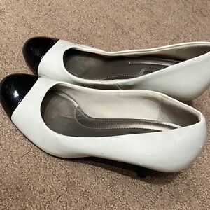 Comfort Plus Shiny White with Black 5.5 Kitten Heels